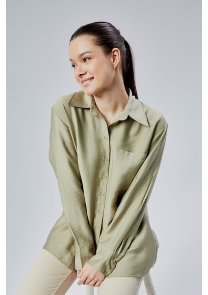 Yeşil Yırtmaç Detaylı Oversize Gömlek