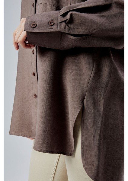 Kahverengi Yırtmaç Detaylı Oversize Gömlek