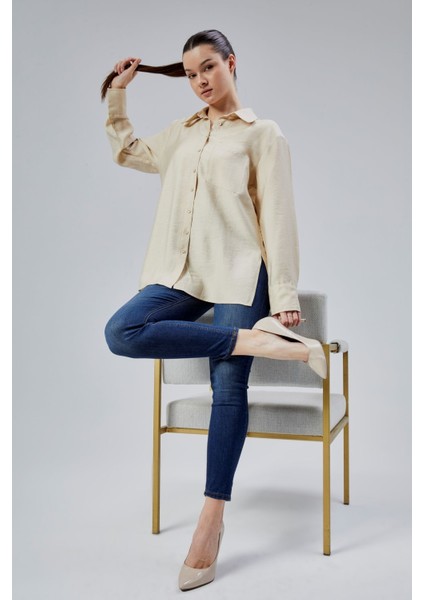 Açık Bej Yırtmaç Detaylı Oversize Gömlek