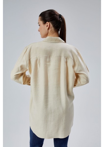 Açık Bej Yırtmaç Detaylı Oversize Gömlek
