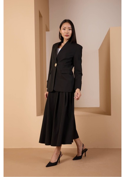 Siyah Salaş Kesim Düğme Detaylı Dokuma Blazer Ceket