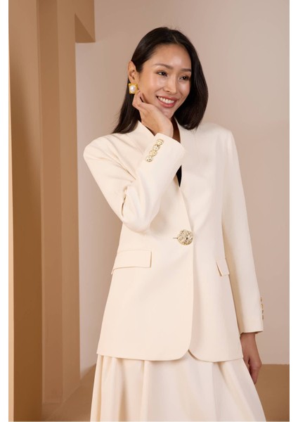 Ekru Salaş Kesim Düğme Detaylı Dokuma Blazer Ceket