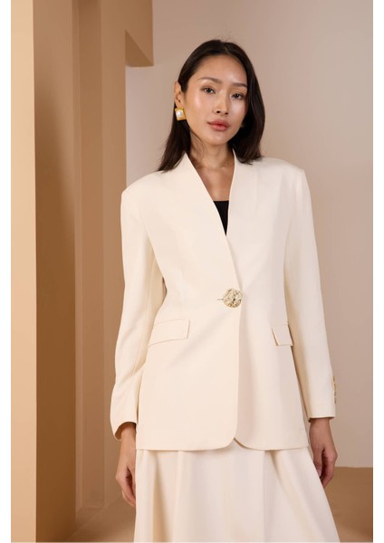 Ekru Salaş Kesim Düğme Detaylı Dokuma Blazer Ceket