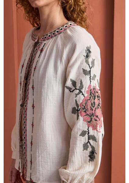 Bluz-Krem Nakış Işlemeli modelleri