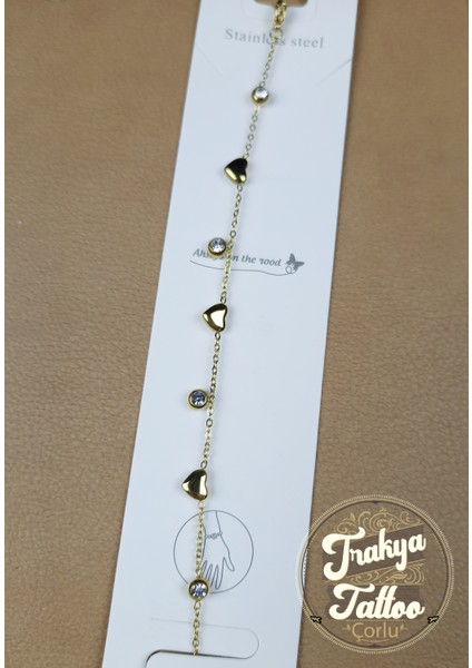 Altın Rengi Kalpli ve Taşlı Zarif Çelik Bileklik fiyatları