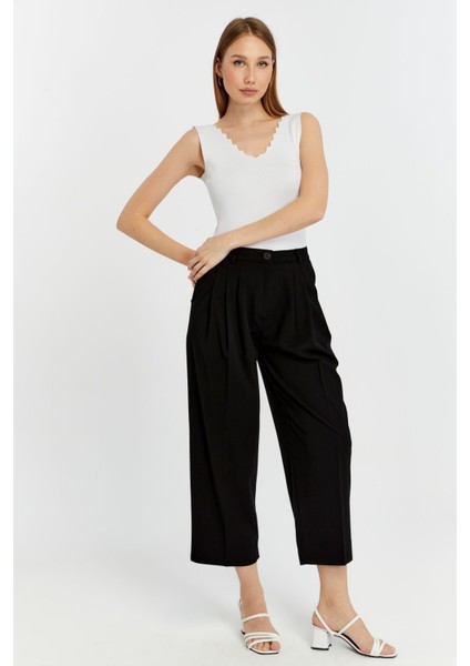 Siyah Regular Pileli Kısa Paça Pantolon