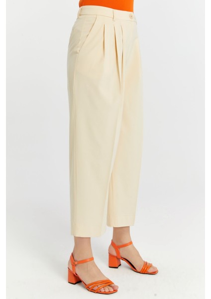 Ekru Regular Pileli Kısa Paça Pantolon