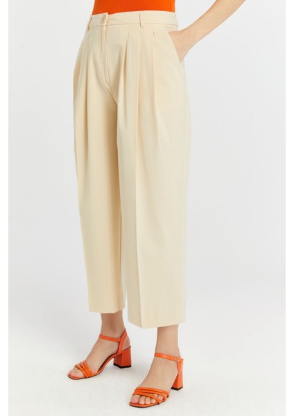 Ekru Regular Pileli Kısa Paça Pantolon