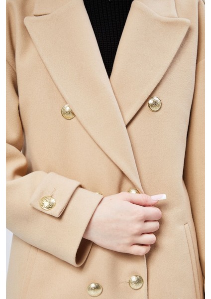 Kadın Kruvaze Yaka Düğme Detaylı Kaban