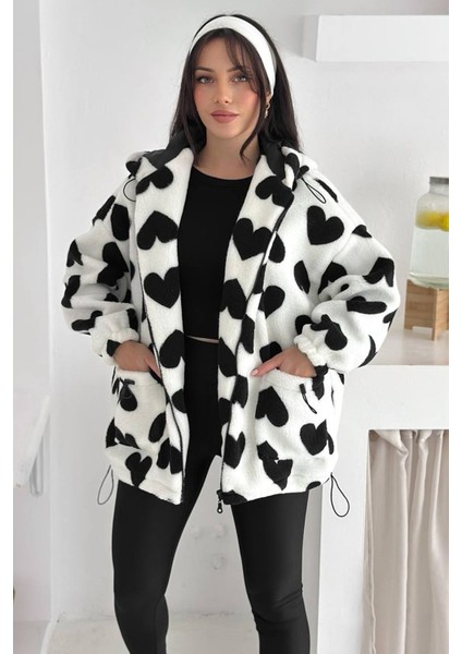 Kadın Oversize Kalp Desenli Polar Mont – Sıcak & Iddialı Stil
