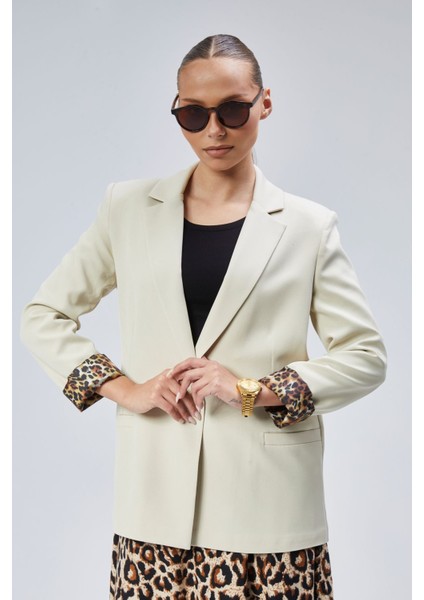 Taş Kruvaze Yaka Kolu Katlama Detaylı Regular Vatkalı Blazer Ceket