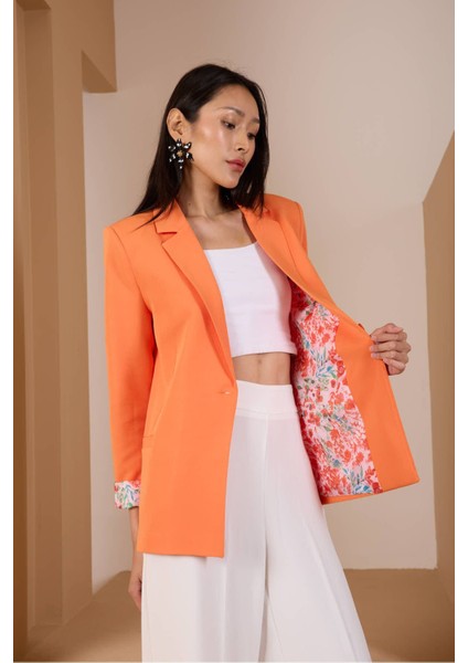 Turuncu Kruvaze Yaka Kolu Katlama Detaylı Regular Vatkalı Blazer Ceket