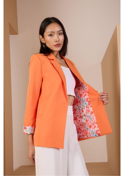 Turuncu Kruvaze Yaka Kolu Katlama Detaylı Regular Vatkalı Blazer Ceket