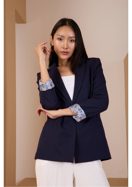 Lacivert Kruvaze Yaka Kolu Katlama Detaylı Regular Vatkalı Blazer Ceket