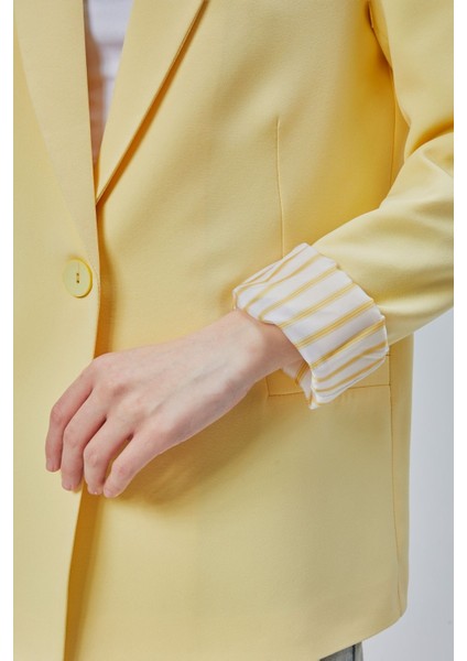 Sarı Kruvaze Yaka Kolu Katlama Detaylı Regular Vatkalı Blazer Ceket