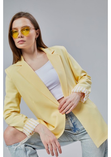 Sarı Kruvaze Yaka Kolu Katlama Detaylı Regular Vatkalı Blazer Ceket