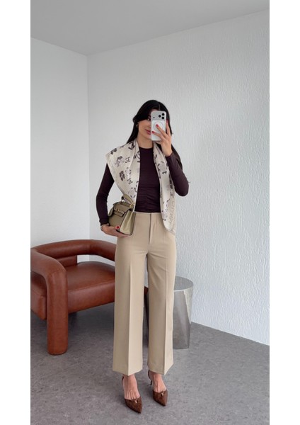 Düz Kesim Krem Pantolon