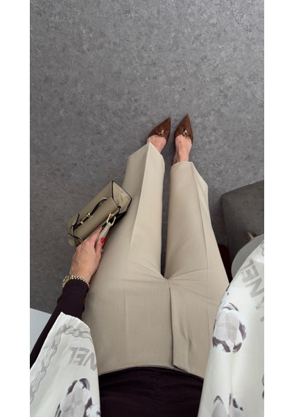 Düz Kesim Krem Pantolon indirimleri