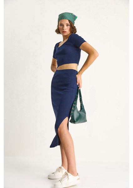 Kadın Kare Yaka Kısa Kollu Crop Yırtmaç Detaylı Kaşkorse Alt-Üst Takım modelleri