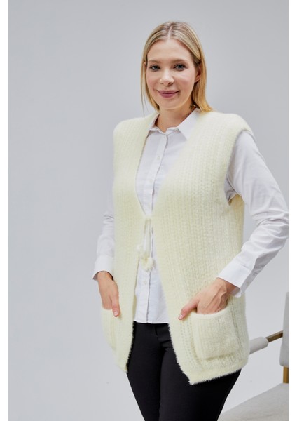 Kadın Orta Yaş ve Üzeri V Yaka Cepli Simli Örgü Yün Anne Triko Yelek