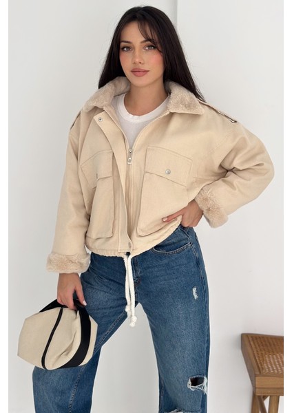 Kadın Peluş Detaylı Fermuarlı Mont – Sıcak & Şehirli Stil