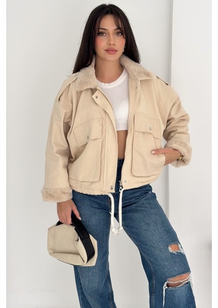 Kadın Peluş Detaylı Fermuarlı Mont – Sıcak & Şehirli Stil modelleri