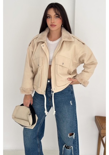 Kadın Peluş Detaylı Fermuarlı Mont – Sıcak & Şehirli Stil fırsatları