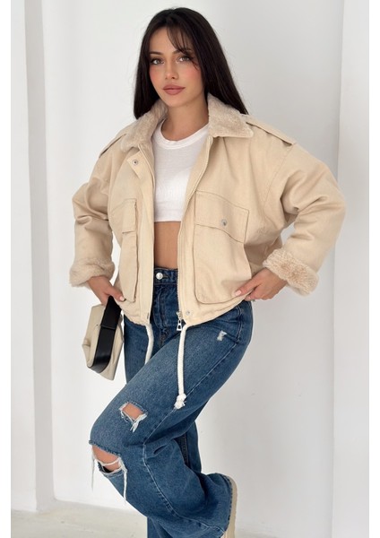 Kadın Peluş Detaylı Fermuarlı Mont – Sıcak & Şehirli Stil indirimleri