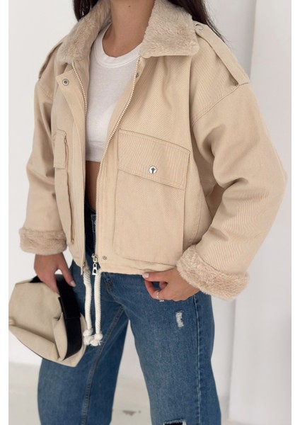 Kadın Peluş Detaylı Fermuarlı Mont – Sıcak & Şehirli Stil