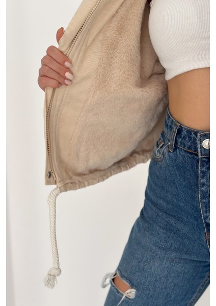 Kadın Peluş Detaylı Fermuarlı Mont – Sıcak & Şehirli Stil