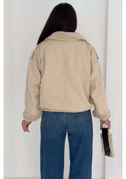 Kadın Peluş Detaylı Fermuarlı Mont – Sıcak & Şehirli Stil