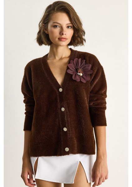 Kadın V Yaka Düğmeli Çiçek Aksesuarlı Yumuşak Dokulu Hırka