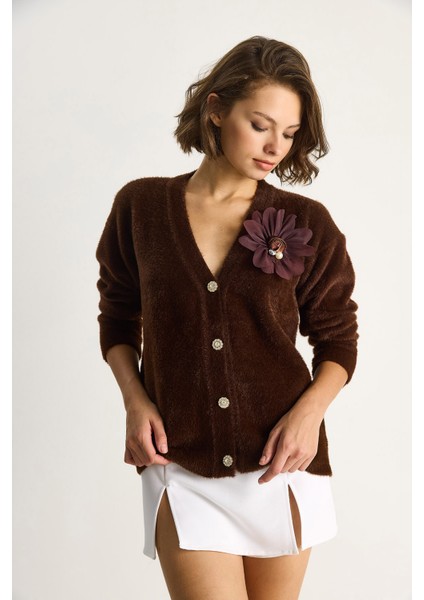 Kadın V Yaka Düğmeli Çiçek Aksesuarlı Yumuşak Dokulu Hırka fiyatları