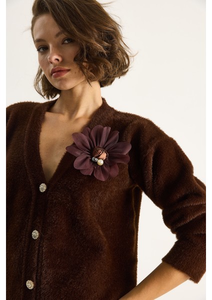 Kadın V Yaka Düğmeli Çiçek Aksesuarlı Yumuşak Dokulu Hırka indirimleri