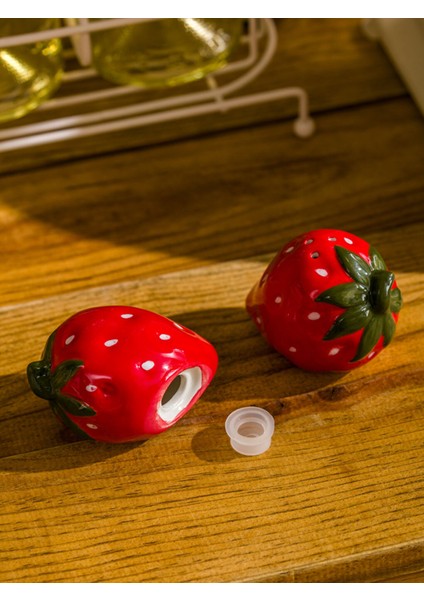 Kırmızı Çilek Figürlü Seramik Tuz ve Biberlik Seti, Şık ve Kullanışlı Mutfak Aksesuarı modelleri
