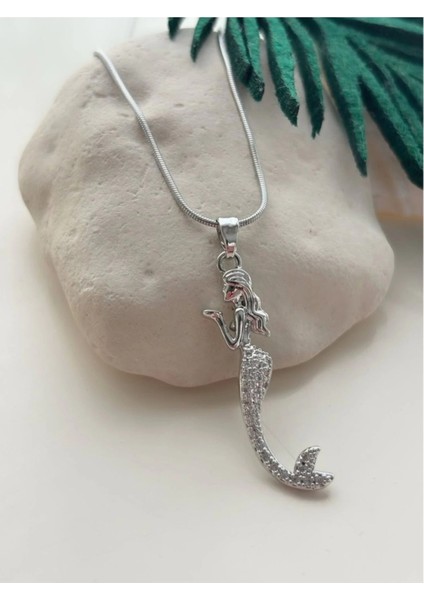 Denizkızı Figürlü Gümüş Renk Çelik Kolye