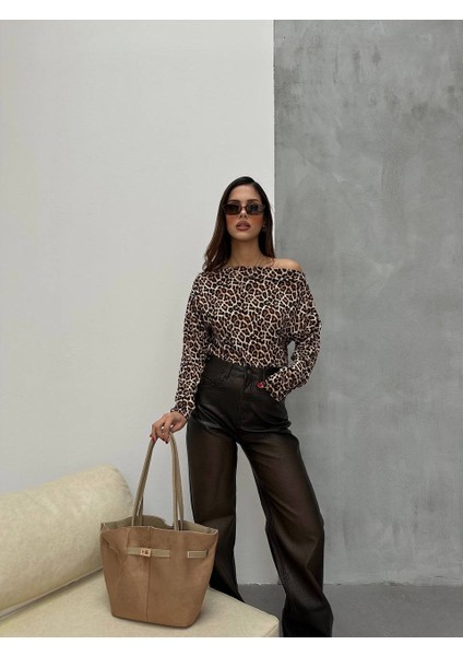 Kadın Leopar Desenli Düşük Omuzlu Bluz