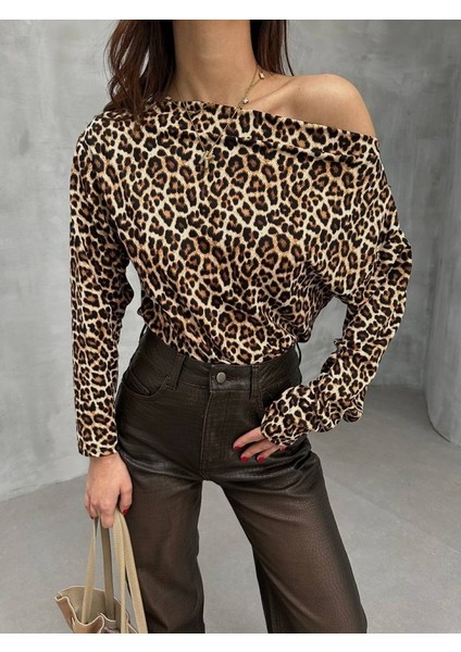 Kadın Leopar Desenli Düşük Omuzlu Bluz