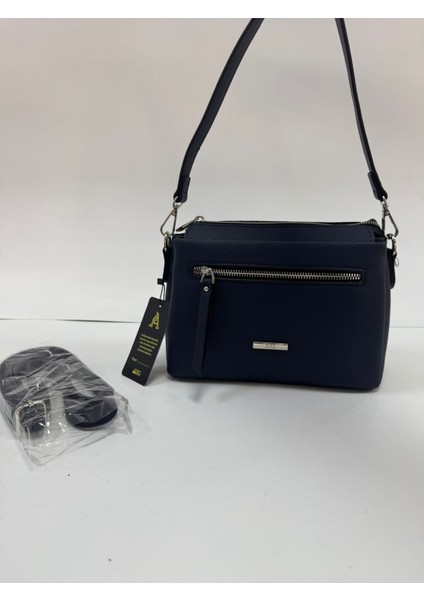 , beş ayrı cepli ,fermuar detaylı ,kadın çapraz ve bayan omuz çantası