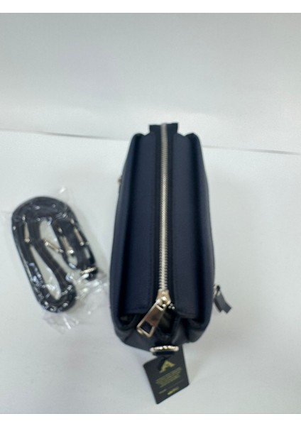 , beş ayrı cepli ,fermuar detaylı ,kadın çapraz ve bayan omuz çantası