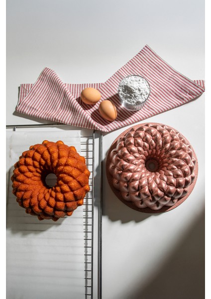 Altın Rose Döküm Kek Kalıbı 24 Cm, Dayanıklı ve Şık Tasarım, Mutfağınıza Güzellik Katın