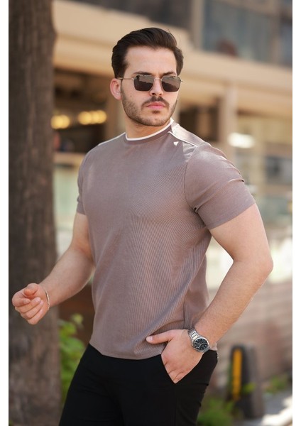 Erkek Omuzlar Çizgi Detaylı Kısa Kollu T-Shirt fiyatları