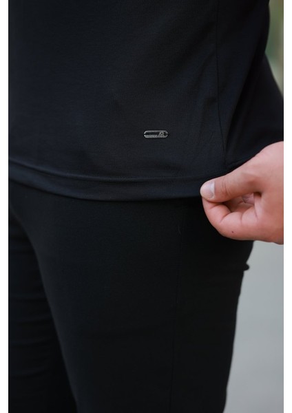 Erkek Yakalı Arma Detaylı Kısa Kollu Tişört modelleri