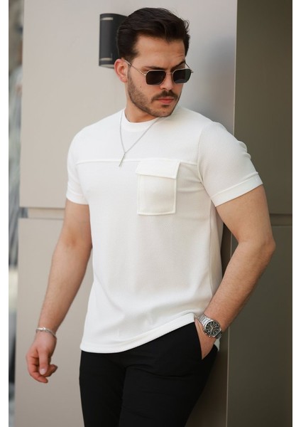 Erkek Cepli Kolyeli Kısa Kollu Örme Kumaş T-Shirt