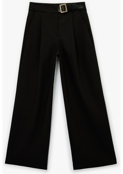 Rahat Kalıp Kemer Detaylı Cepli Normal Bel Geniş Paça Kumaş Pantolon