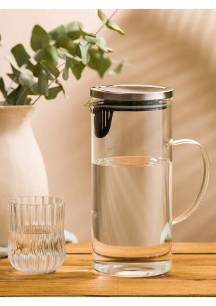 Beyaz Vakum Kapaklı Cam Sürahi 1250 Ml, Şık ve Kullanışlı Ev Aksesuarı