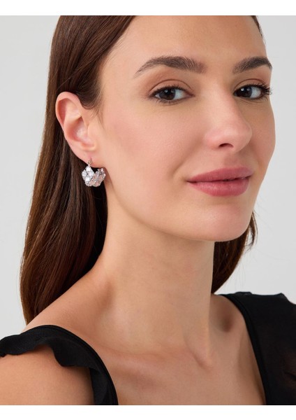 Gümüş Rengi Işıltılı Taş Detaylı Küpe