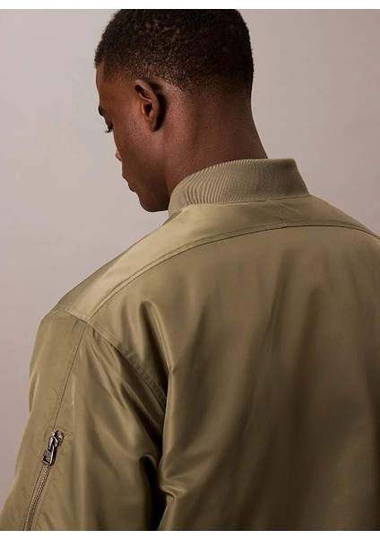 Calvın Kleın Erkek Marka Logolu Şık Görünüşlü Kış Kullanımına Uygun Yeşil Mont LV04RC526G Ldy indirimleri