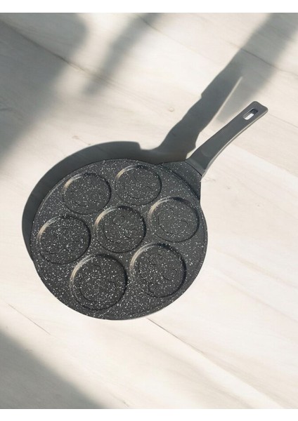26 cm Gülen Yüz Döküm Pancake Tava, Şık ve Dayanıklı Mutfak Gereci fiyatları
