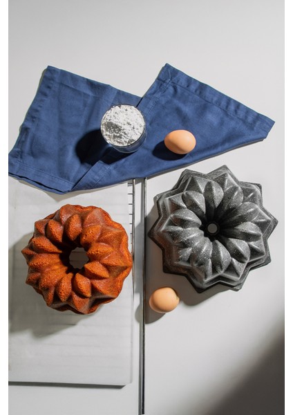 Gri Döküm Kek Kalıbı, 24.5 Cm, Dayanıklı ve Şık Mutfak Gereci